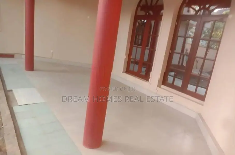 8 Bedrooms 2 Story House - Pelawaththa Battaramulla