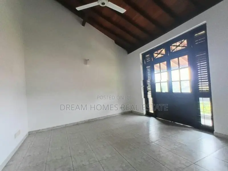 Specious 4 Bed House for Sale -Battaramulla