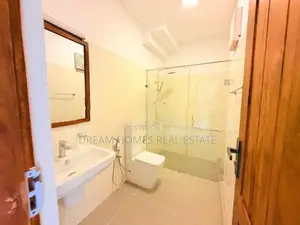 4 Bedrooms Luxury Brand New House for Rent Pelawaththa