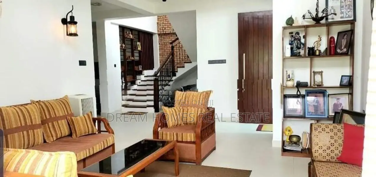 Luxury 4 Bed House with 14 Perch මත්තේගොඩ