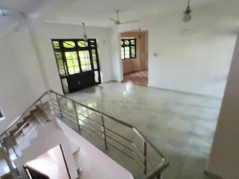 Specious 4 Bed House for Sale -Battaramulla