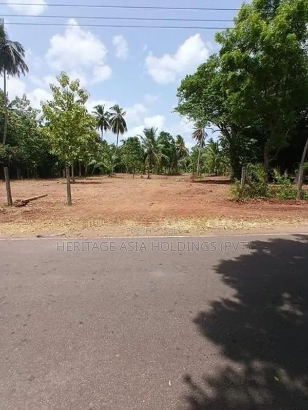 අනුරාධපුර අවටින් සින්නක්කර බිම් කොටස්