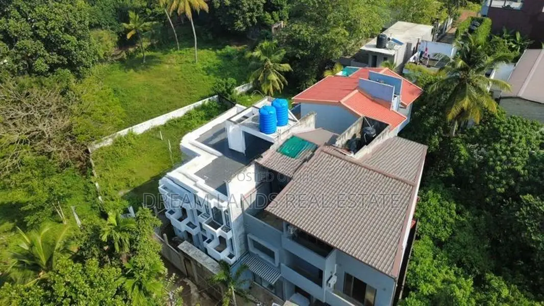 3story stand along house on rent batharamulla
