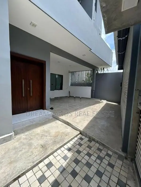 3story stand along house on rent batharamulla