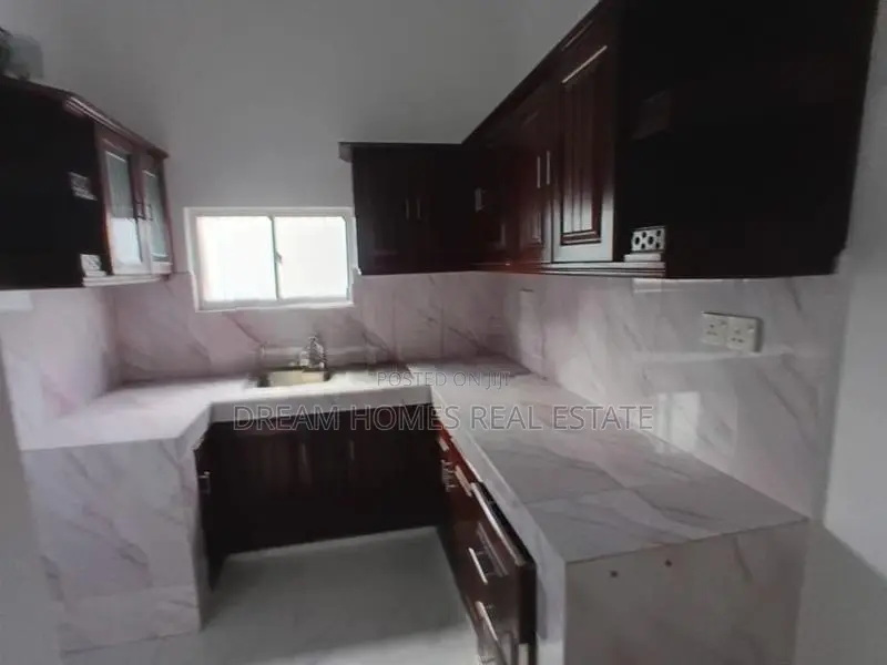 Large Family House for Rent in Pannipitiya – 7 Bedrooms