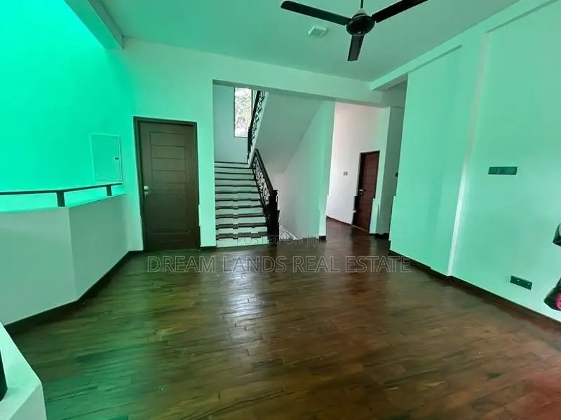 3story stand along house on rent batharamulla