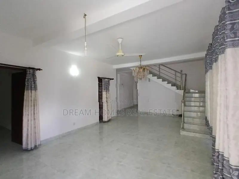 Large Family House for Rent in Pannipitiya – 7 Bedrooms
