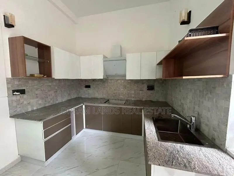 3story stand along house on rent batharamulla