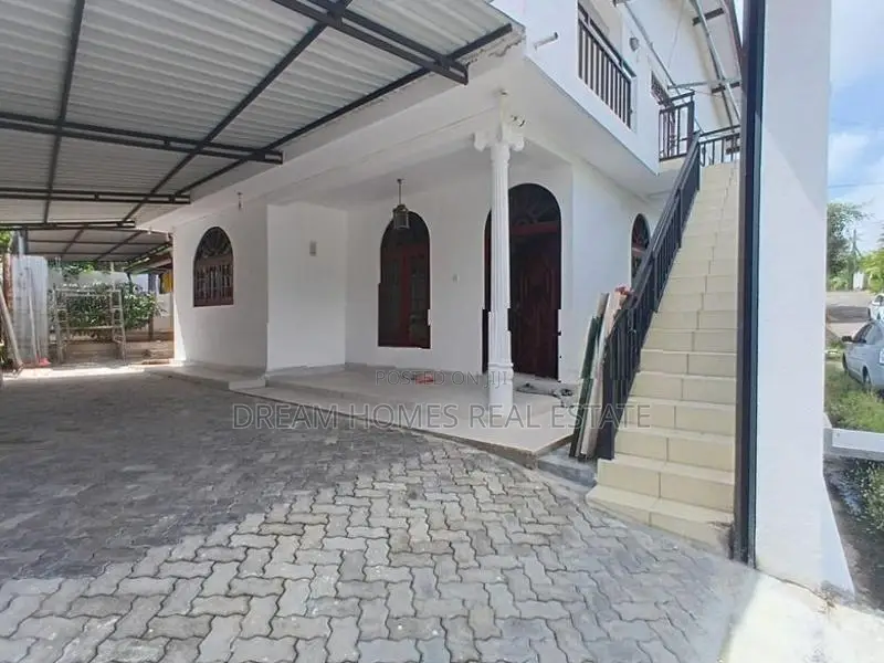 Large Family House for Rent in Pannipitiya – 7 Bedrooms