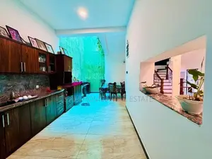 6 Bedroom Modern House with Rooftop for Sale – Battaramulla