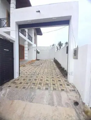 Luxury Two Story House for Sale in Makandana Piliyandala