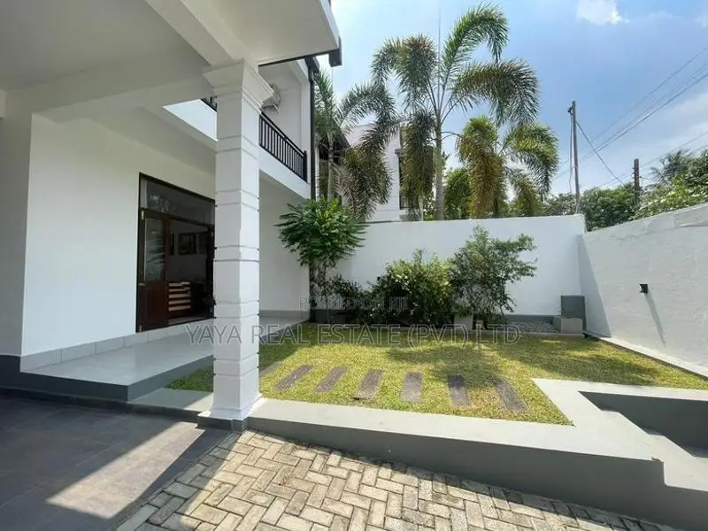 Luxury House For Sale In Athurugiriya