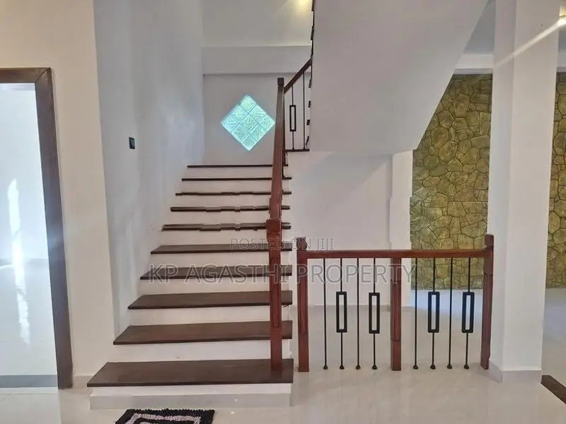 Boralesgamuwa Town Super Luxury House for Sale Faddy Feild View