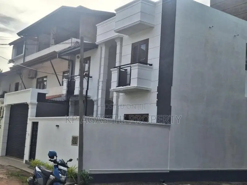 Boralesgamuwa Town Super Luxury House for Sale Faddy Feild View