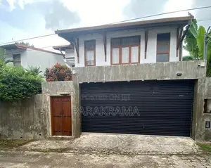 Luxury 4 Bedroom House for Sale in Battaramulla