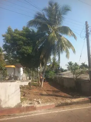 මාලඹේ තලාහේන හන්දියට ආසන්නව බිම් කොටසක් විකිණීමට