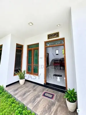 බණ්ඩාරගම පර්චස් 10 වටිනා දෙමහල් නිවස