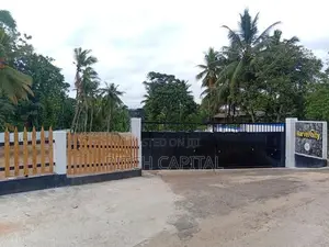 මාලඹේ අතුරුගිරියෙන් සියලු පහසුකම් සහිත ඉඩමක්
