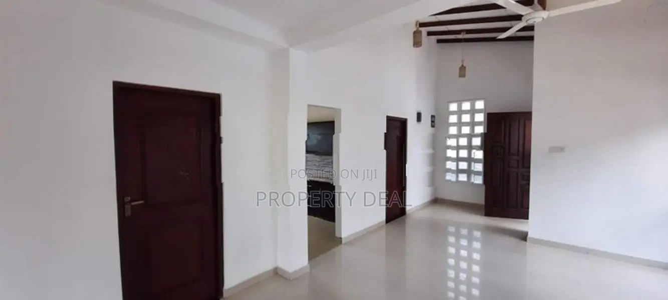 4 Bedrooms House For Sale in Battaramulla - PDH273