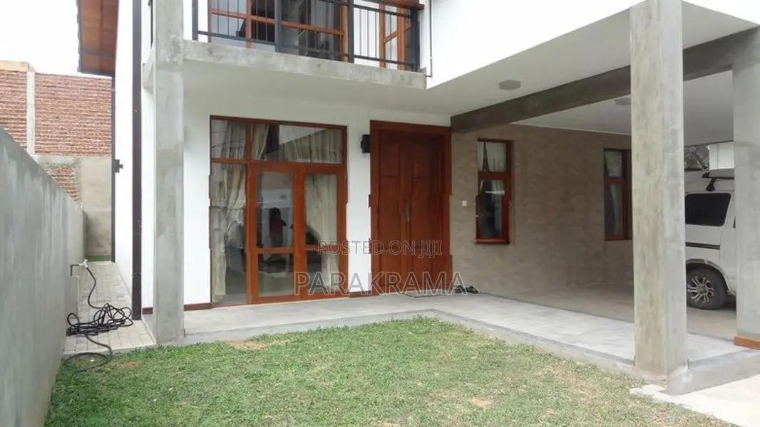 Luxury 4 Bedroom House for Sale in Battaramulla