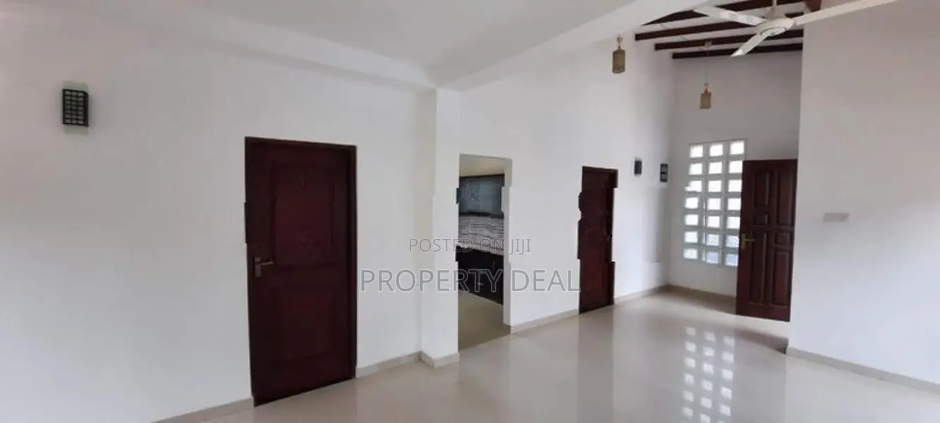 4 Bedrooms House For Sale in Battaramulla - PDH273