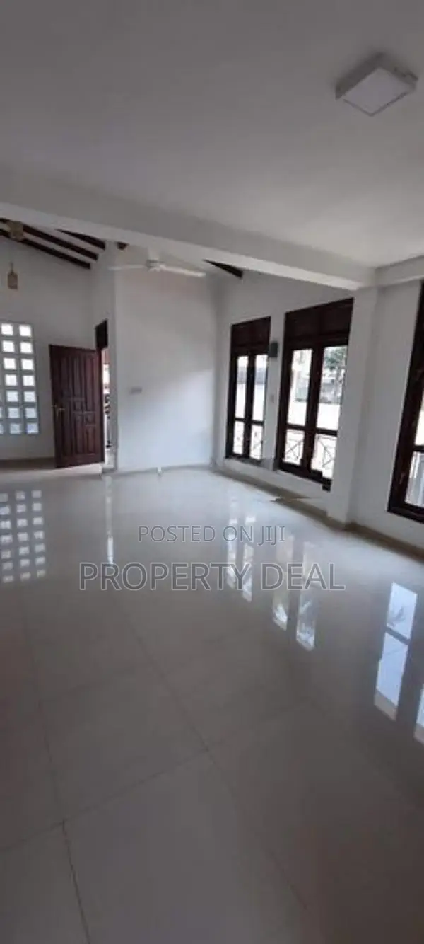 4 Bedrooms House For Sale in Battaramulla - PDH273