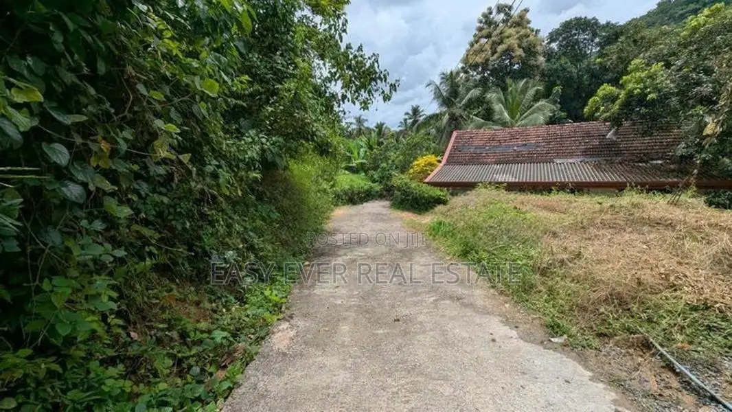 වරකාපොළ පර්චස් 21 / HS 15306