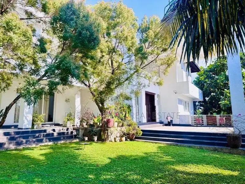 Exclusive Luxury Residence with Rooftop Terrace – Gothatuwa