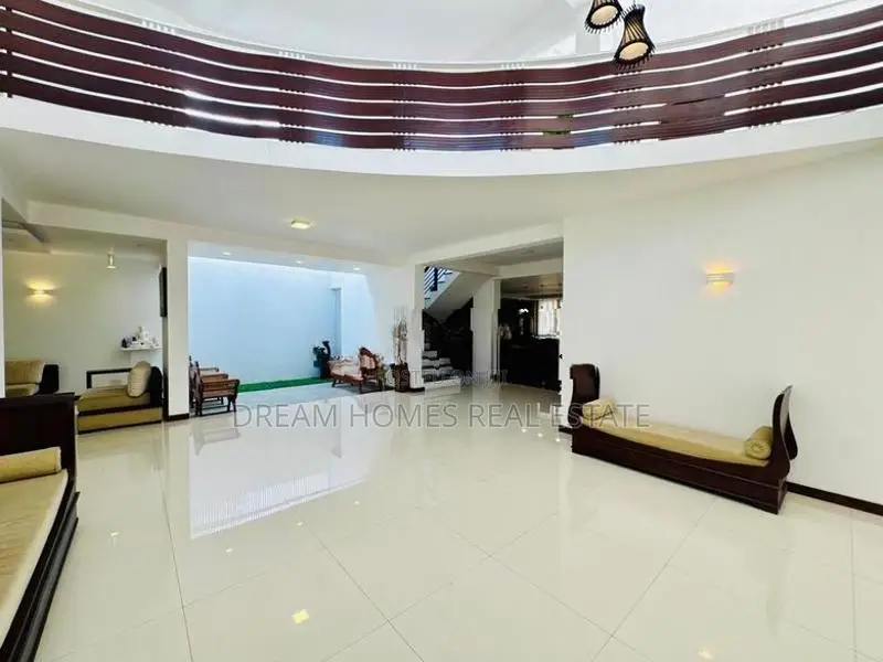 Exclusive Luxury Residence with Rooftop Terrace – Gothatuwa