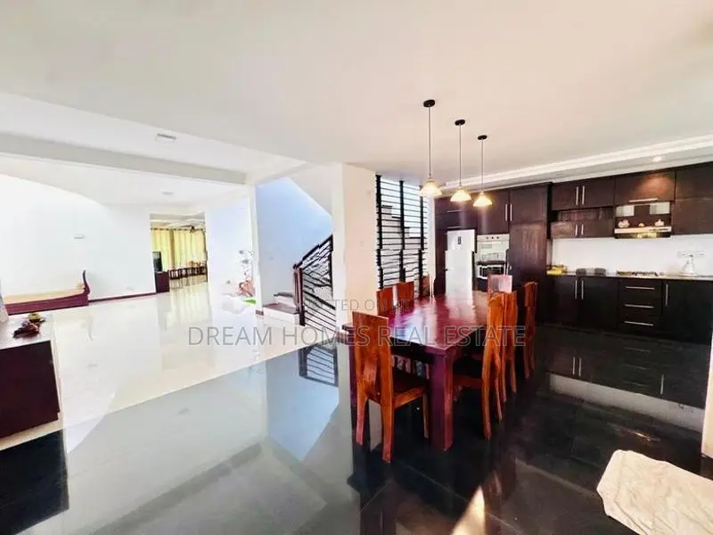 Exclusive Luxury Residence with Rooftop Terrace – Gothatuwa