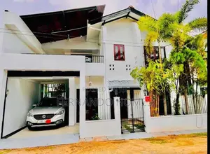 All Good Well Built 4Br Mint Condition Upstair House Sale Jaela Town