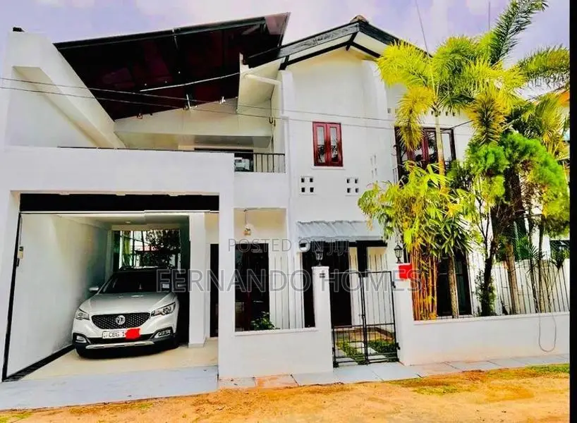 All Good Well Built 4Br Mint Condition Upstair House Sale Jaela Town