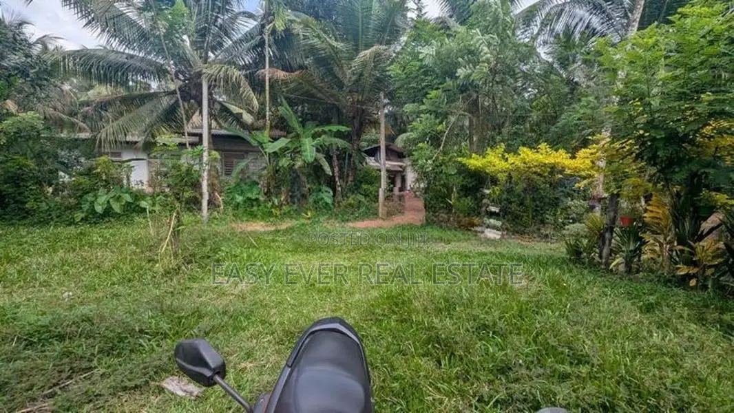 වතුපිටිවල නගරයට ලඟින් – අඩක් නිමකළ නිවසක් / UP 15097