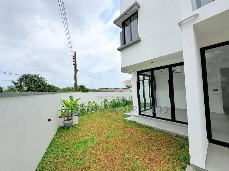 Battaramulla Thalahena 5 BR Luxurious House For Sale