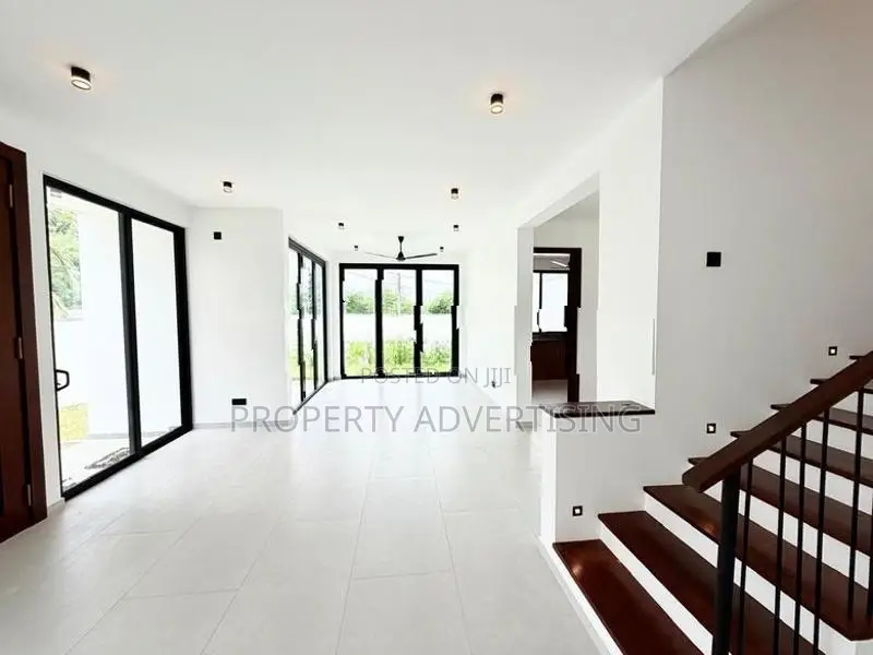 Battaramulla Thalahena 5 BR Luxurious House For Sale