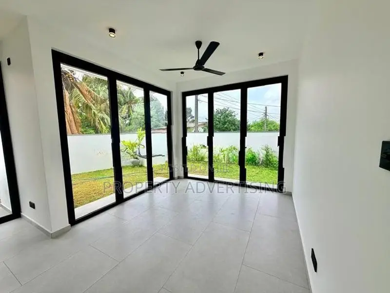 Battaramulla Thalahena 5 BR Luxurious House For Sale