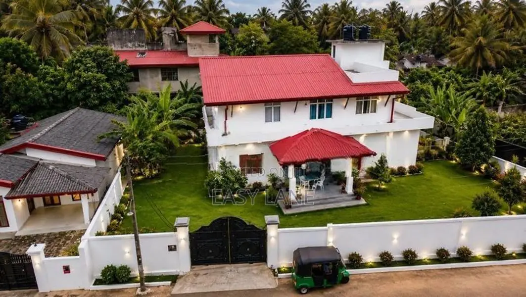 Luxury 2-Storey House for Sale Nittambuwa / YS 15216
