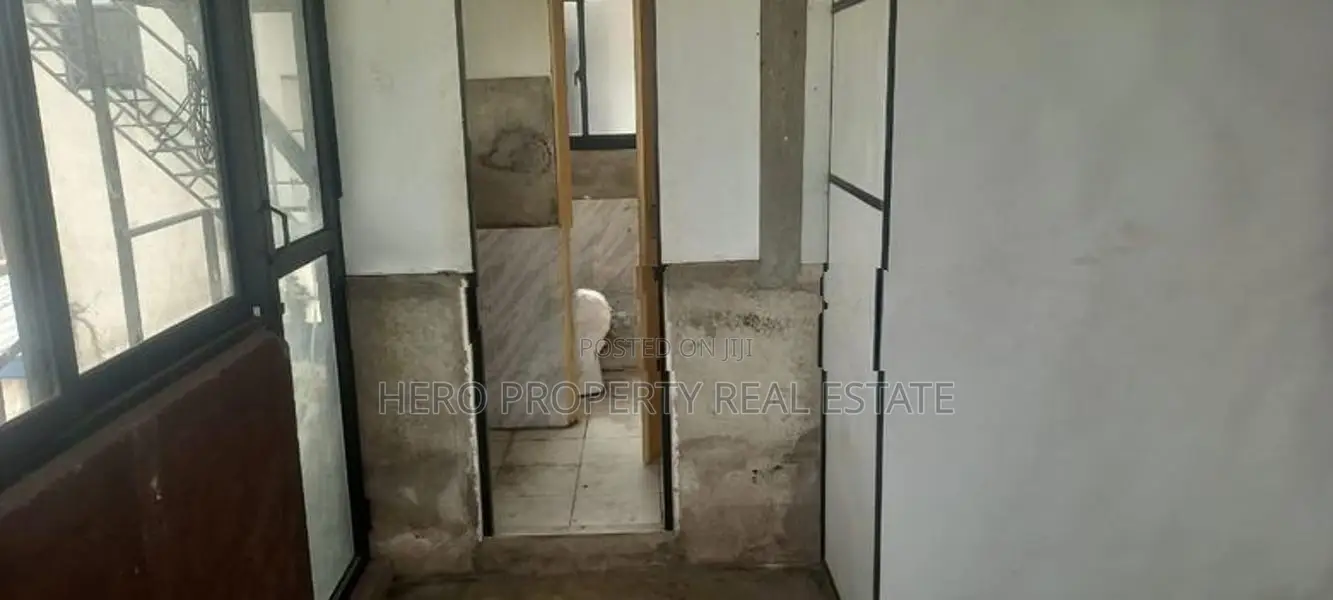 HMR053 - 2nd Floor Commercial Building for Rent in Piliyandala