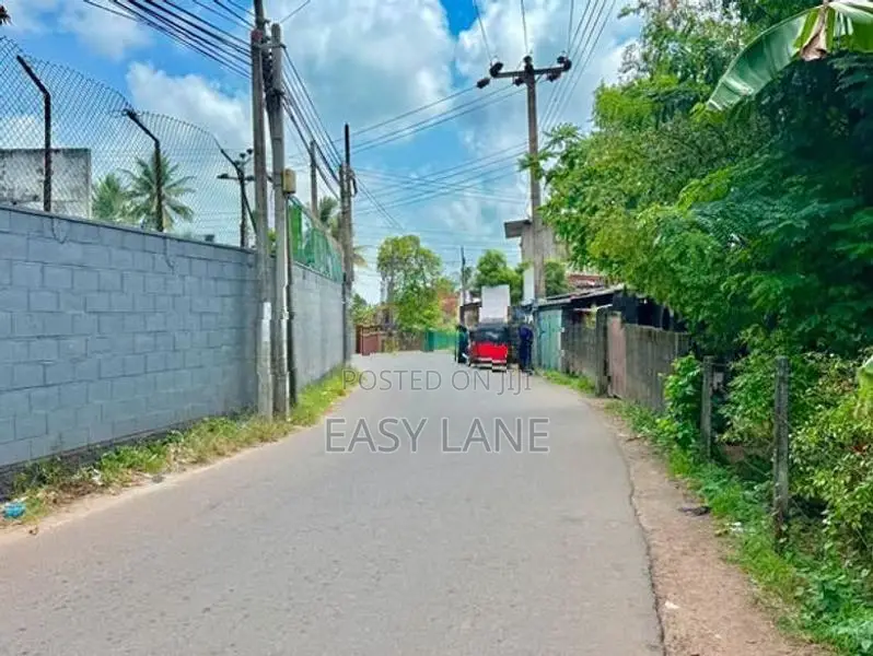 පිළියන්දල නිල්කමල් හන්දියෙන් පදිංචියට වටිනා සුපිරි ඉඩමක් / RU 13827
