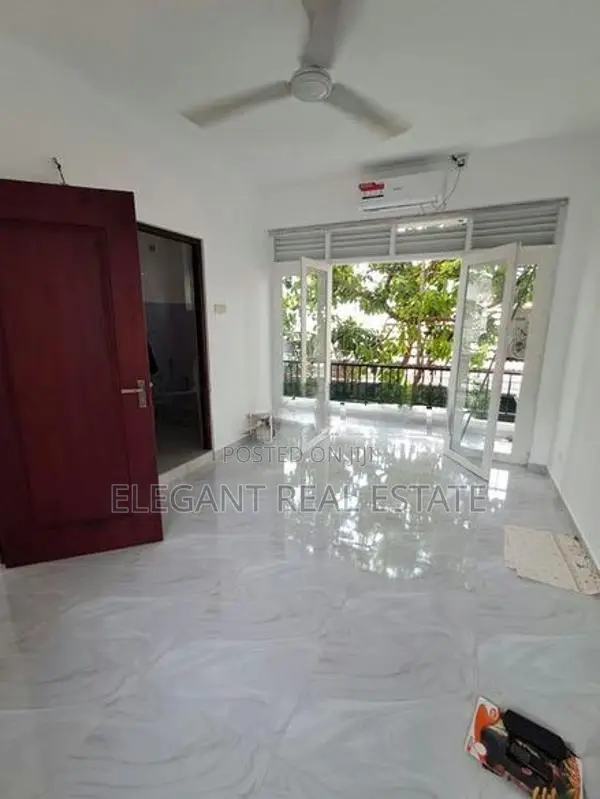 04 Bedroom Unfurnished 02 Storied House for Rent in Colombo 07 (A6369)