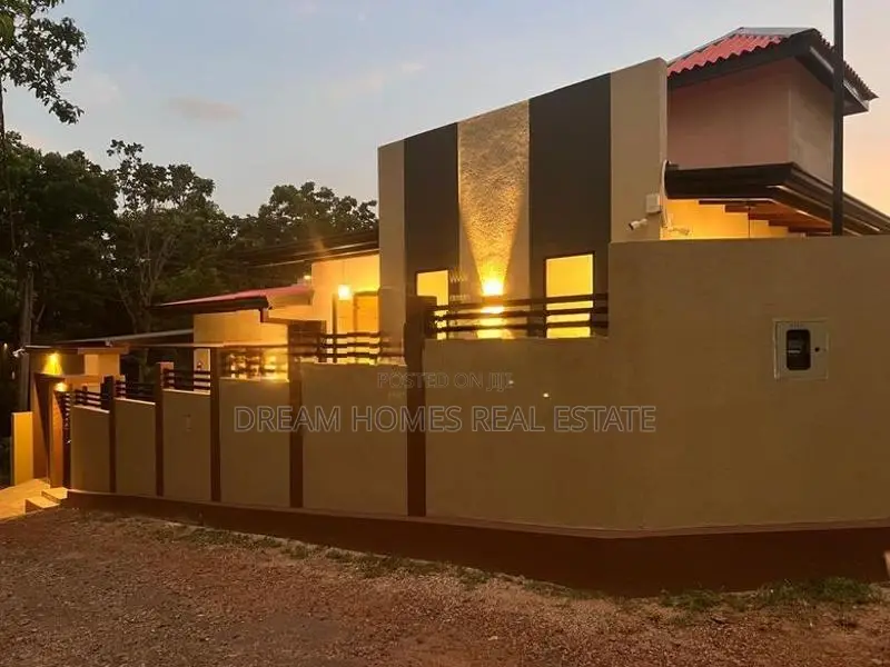 Luxury Designed 3 Bedroom House for Sale – Kesbewa