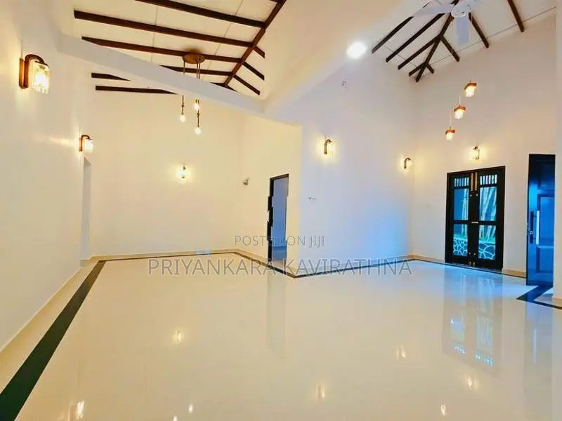 නවීන පන්නයේ සුකෝපබෝගී අලුත්ම තනිමහල් නිවස විකිනීමට - බටුවන්දර