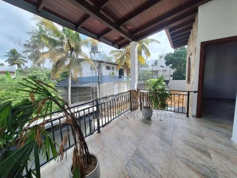 Modern Luxury House for Sale in Thalawathugoda