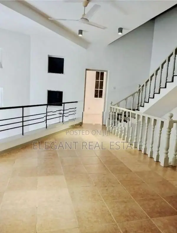 05 Bedroom Unfurnished 03 Storied House for Rent in Colombo 08 (A468)