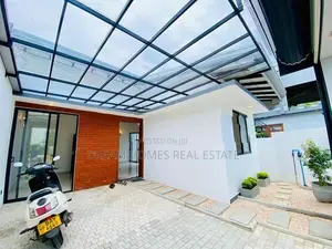 3 Bedroom Home for Sale in Athurugiriya