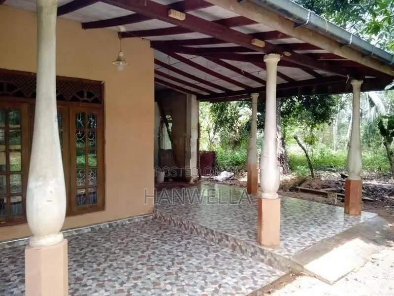Land with 5BR 2 Story House for Sale - Hanwella