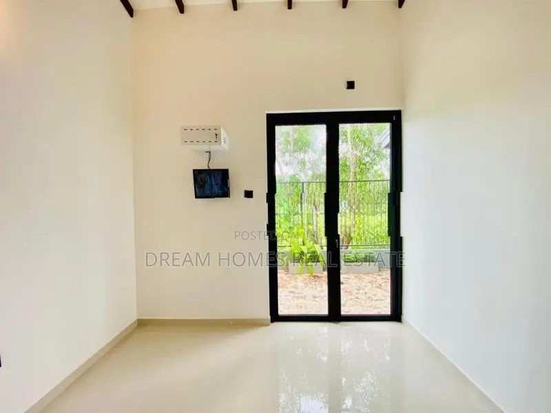 3 Bedroom Home for Sale in Athurugiriya