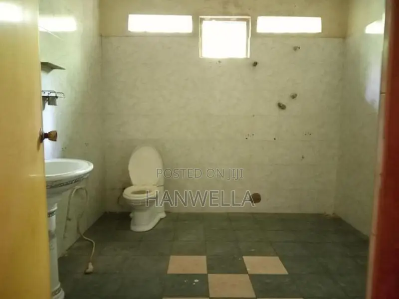 Land with 5BR 2 Story House for Sale - Hanwella