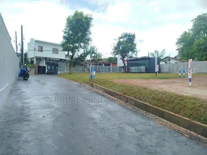 රාජගිරිය හල්ගහදේණිය පාරෙන් බිම් කොටස් විකිණීමට