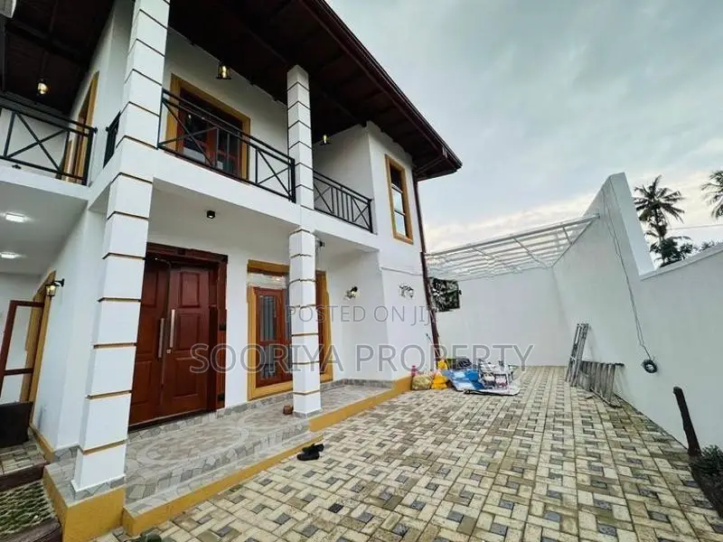 Two Story Luxury House for Sale in Piliyandala Miriswattha